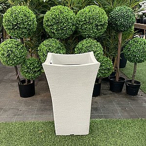 כד ברזילאי מרובע מפלסטיק בעיצוב אסיאתי כד ברזילאי מרובע מפלסטיק בעיצוב אסיאתי